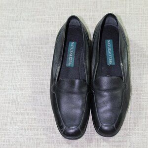Naturalizer Size 8 Black Loafers  Size: 8N
